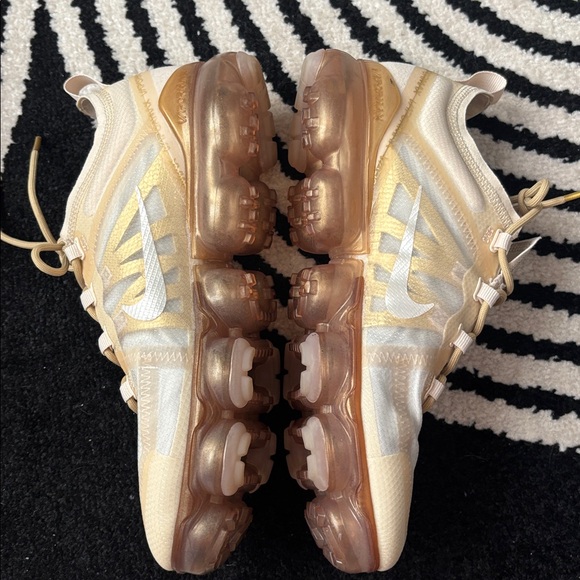 Nike VaporMax Plus - Picture 2 of 4